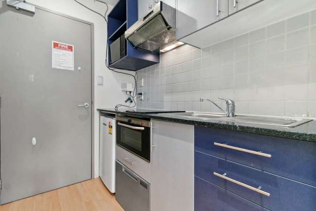 3n/17 Crown Lynn Place New Lynn_1