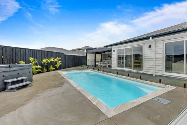 Single Level, Sunny Living in Stanmore Bay!