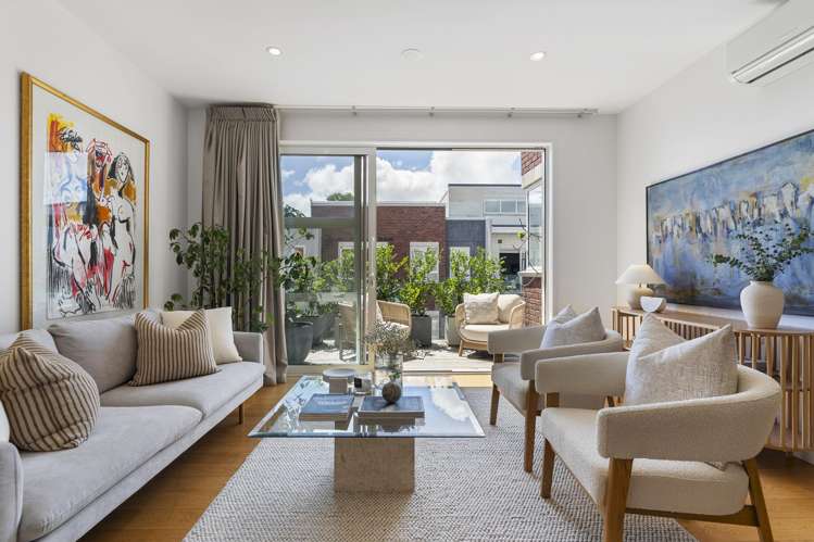 303/64 Surrey Crescent_5