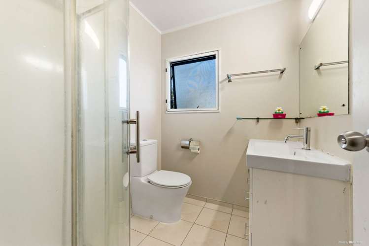 2/601 Glenfield Road Totara Vale_7