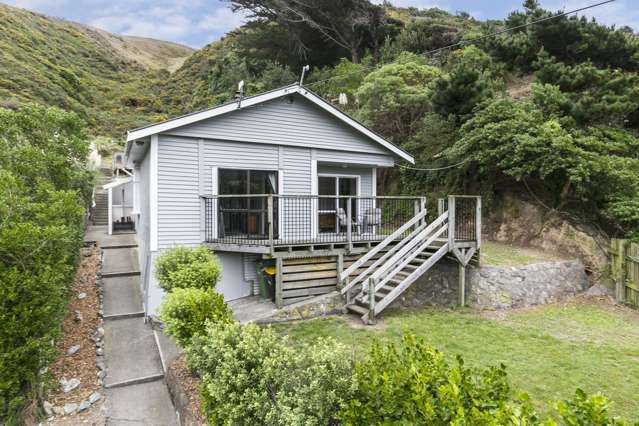 1015 Makara Road Makara Beach_1