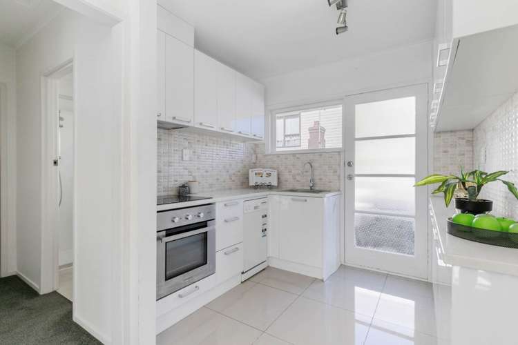 2/189 Landscape Road Mount Eden_5