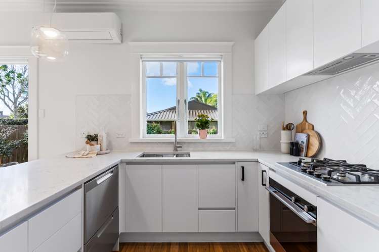 85 Kiwi Road Point Chevalier_16