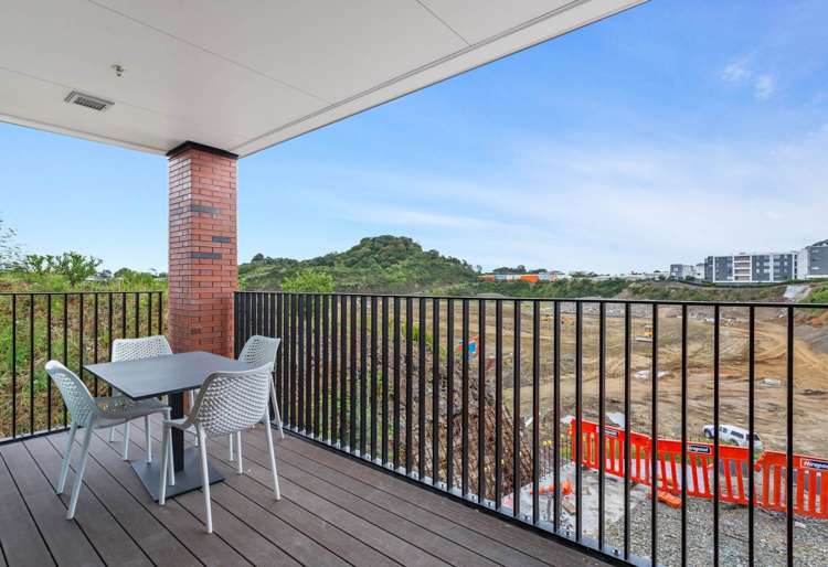 108/2 Grahame Breed Drive Three Kings_10