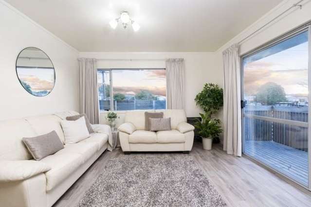 Great location 3BR Henderson shops