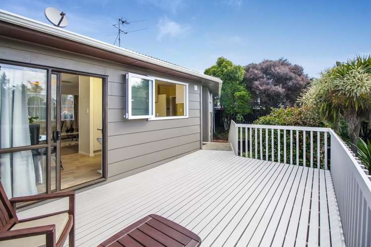 39 Bodi Place Te Atatu South_2