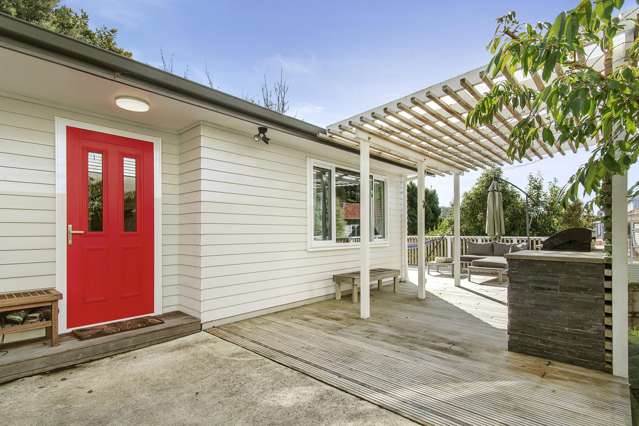 Modern, Private Living in Tawa