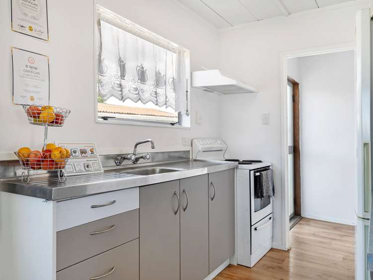 47 Farnworth Crescent_3