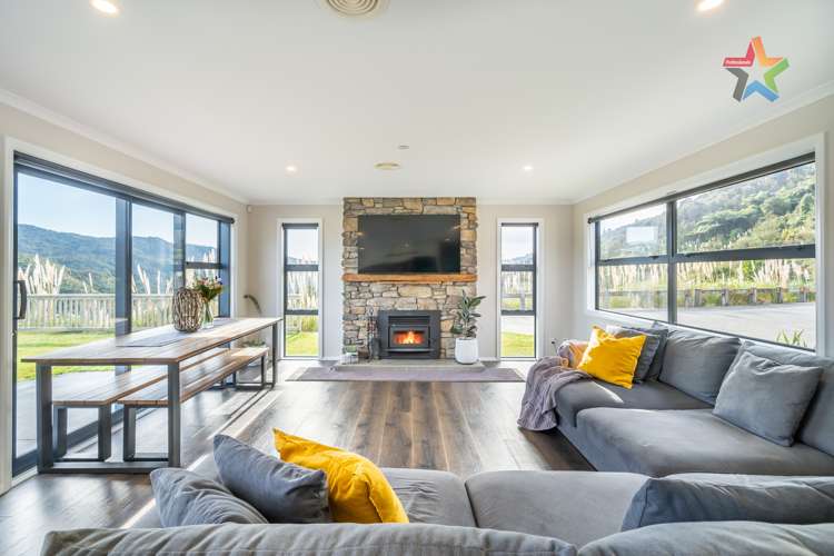 119 Coast Road Wainuiomata_8