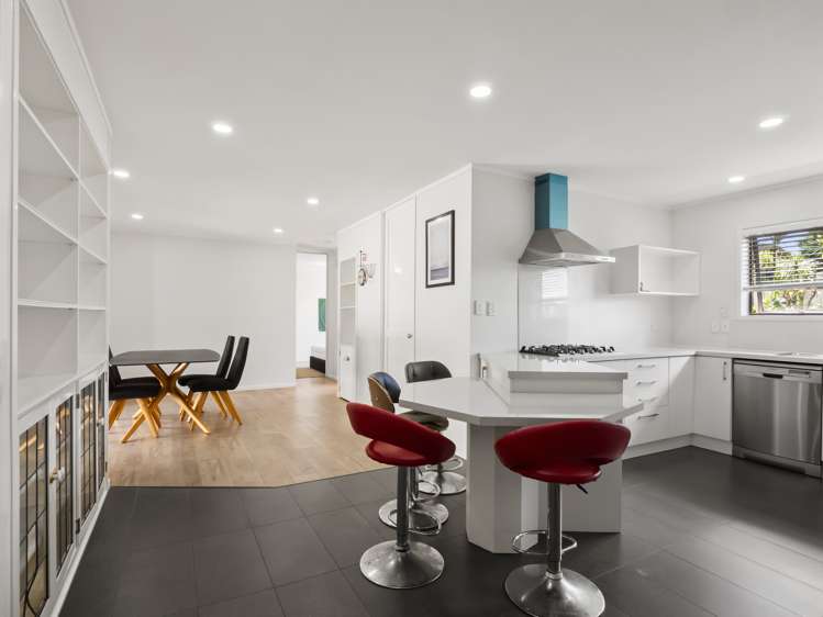 14 Coromandel Crescent Mairangi Bay_10