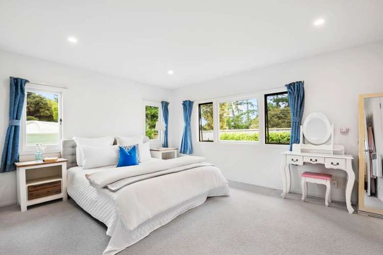 1261 East Coast Road Redvale_15