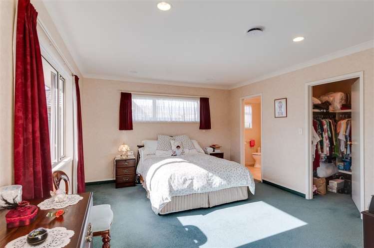 3 Queens Walk Taradale_8