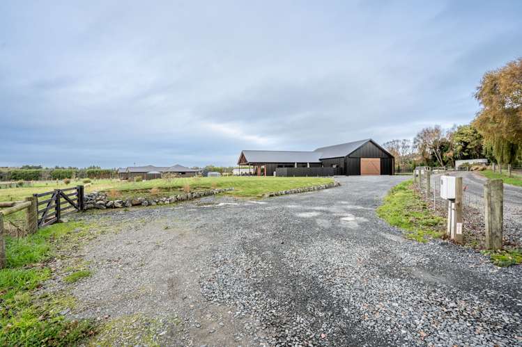 5 Black Road Otatara_29