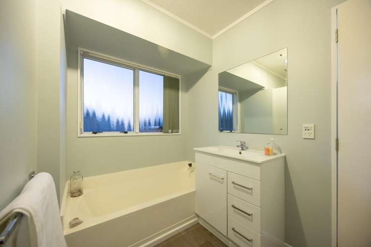 4 Emmerdale Mews Highbury_10