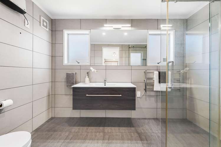 10 Borrowdace Avenue Botany Downs_27