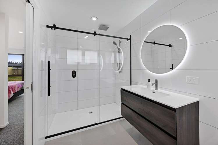 11 Othello (Lot 5) Stratford_15