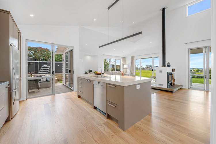 9 Intrepid Crescent Beachlands_40