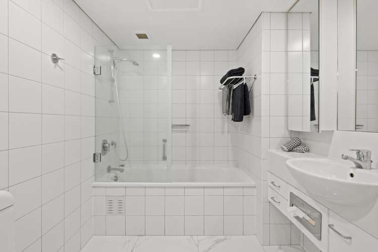 9-17 Byron Avenue_5