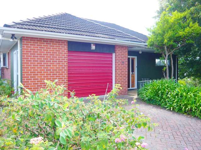 1/46 Gill Avenue Te Atatu Peninsula_1