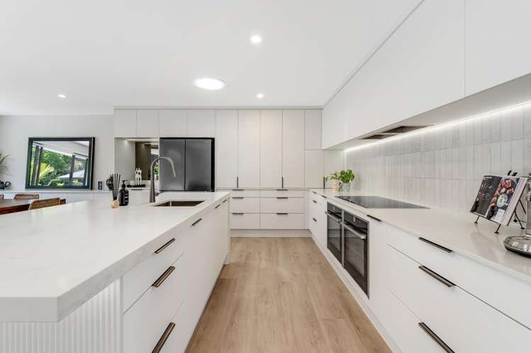 100 Beach Road Mellons Bay_13