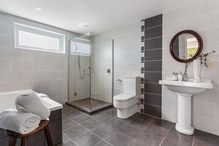 1/7 Colmar Road Mellons Bay_15