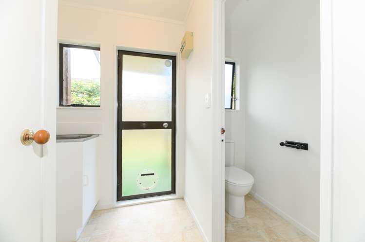 1/12 Netherlands Avenue Kelston_6