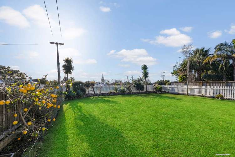 24 Golf Road New Lynn_11