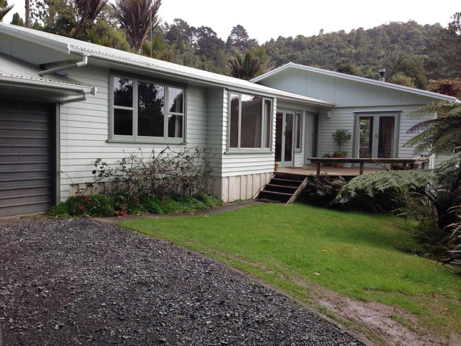 893 West Coast Road Waiatarua_0