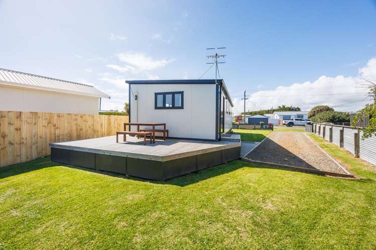 52 Nash Parade Foxton Beach_13
