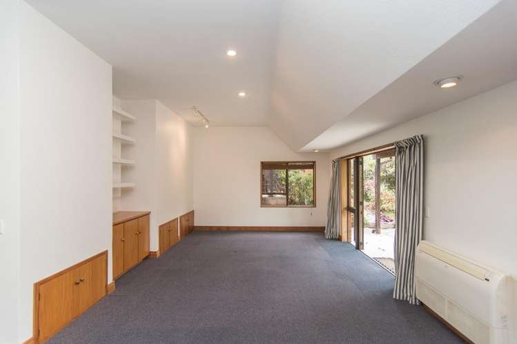 15B Kitchener Square 11278_1