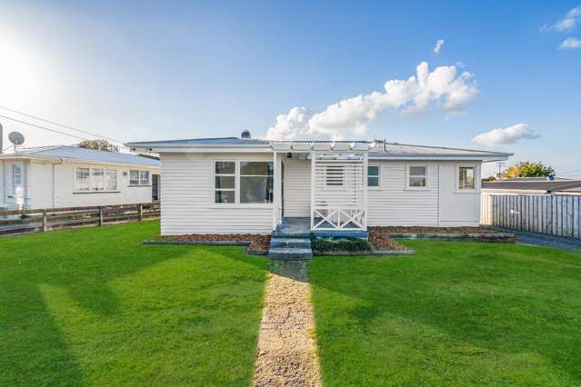 Freshly Renovated 3‑Bedroom Home with Great Indoor-Outdoor Flow