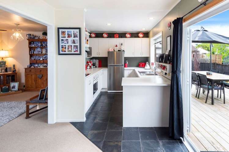 12 Orinda Close Botany Downs_2