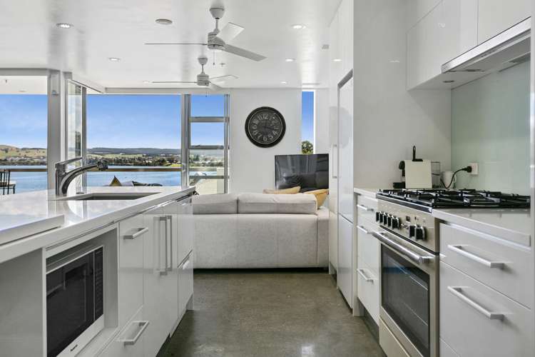 10/2 Lowell Place Waipahihi_10