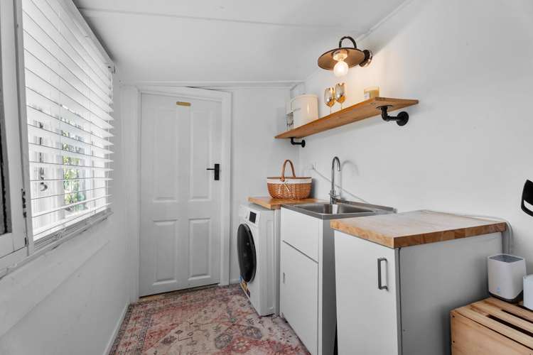 8 Fourth Avenue Onetangi_15