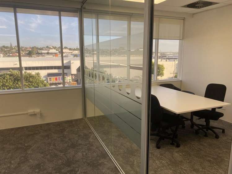 Part 1st floor, 1-3 Argus Place Wairau Valley_1