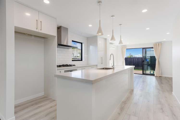 8 Alexander French Close_2