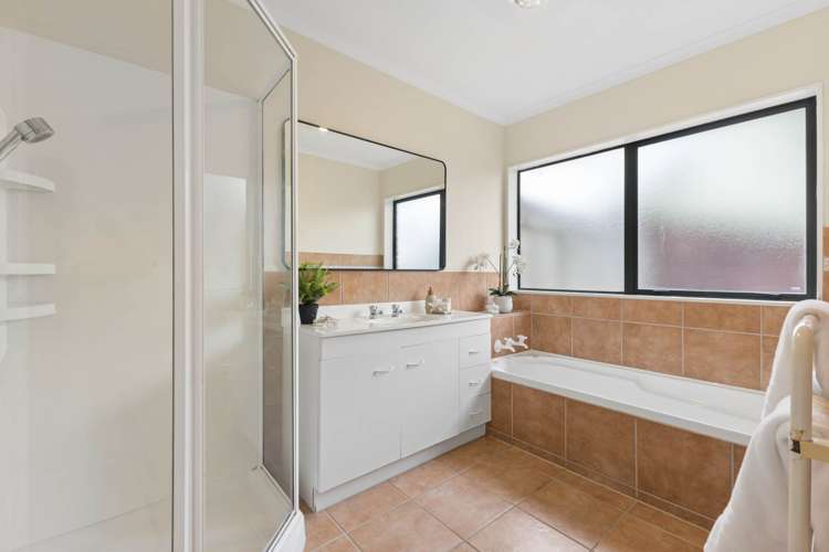 22 Castlehill Court Wattle Downs_17