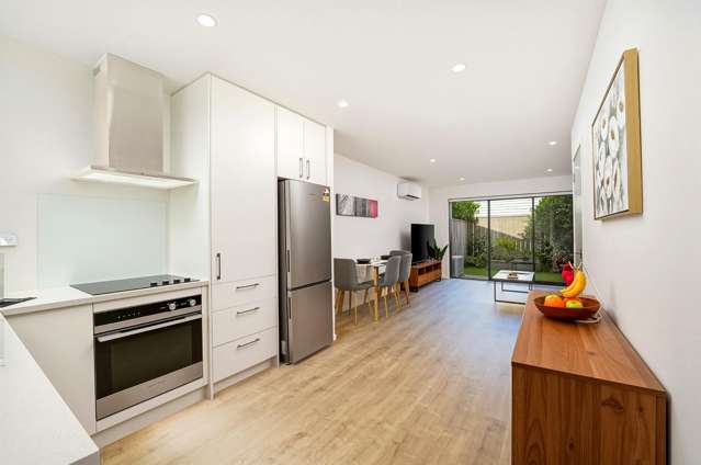 Low Maintenance, Easy Living Easy Life!