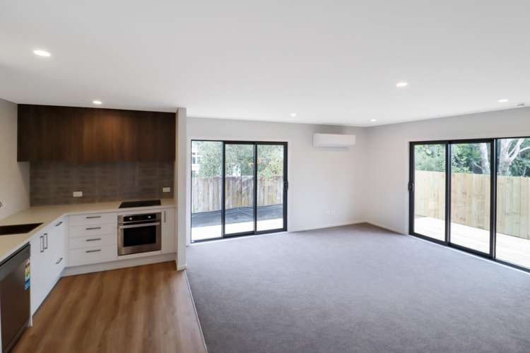 C/137 Whites Line East 1369_3