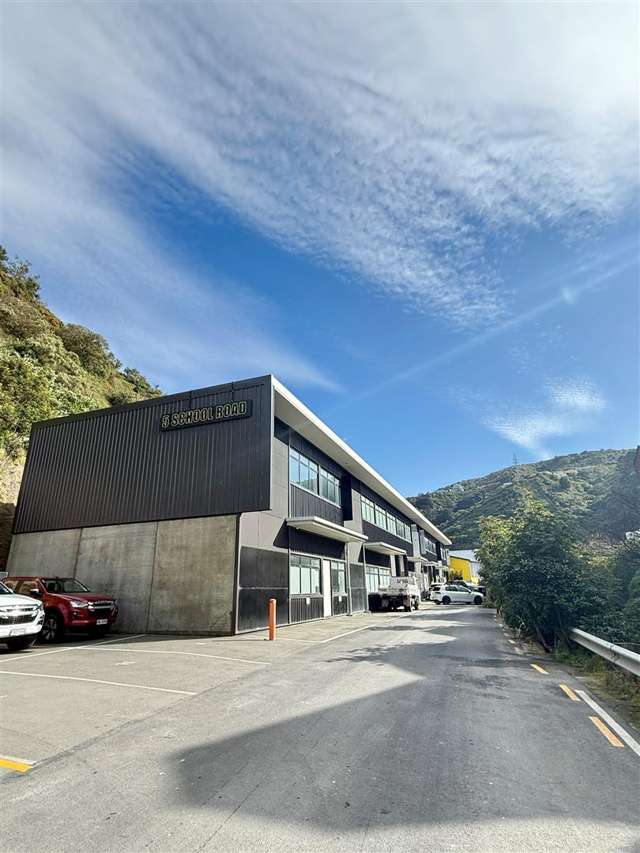 Modern Warehousing with Mezzanine Office