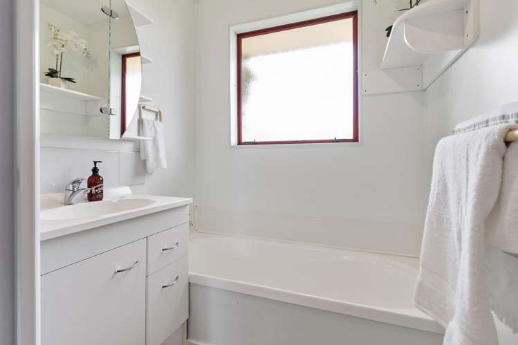 49 Pages Road Marchwiel_7