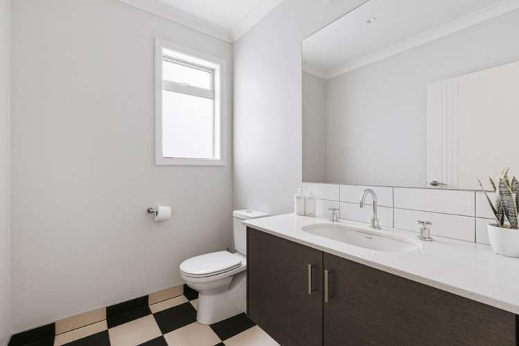 40 Broadwater Close Pyes Pa_45