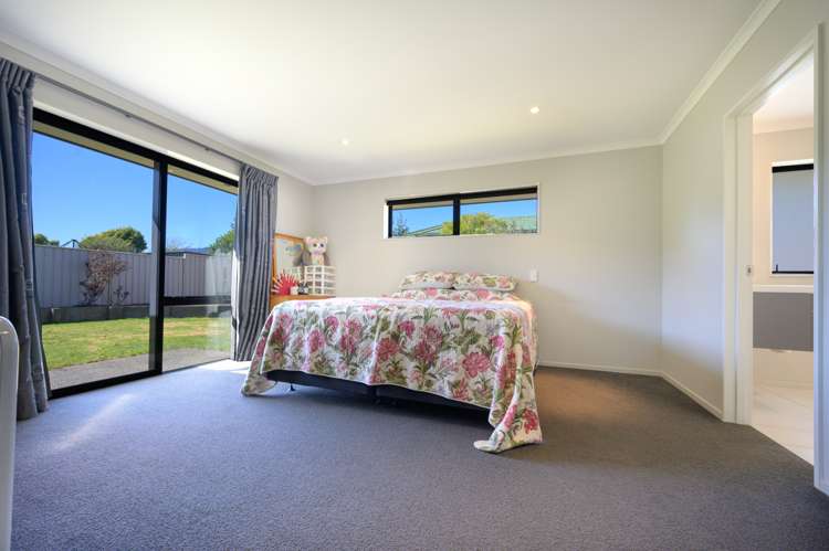 86 Covent Drive Stoke_8