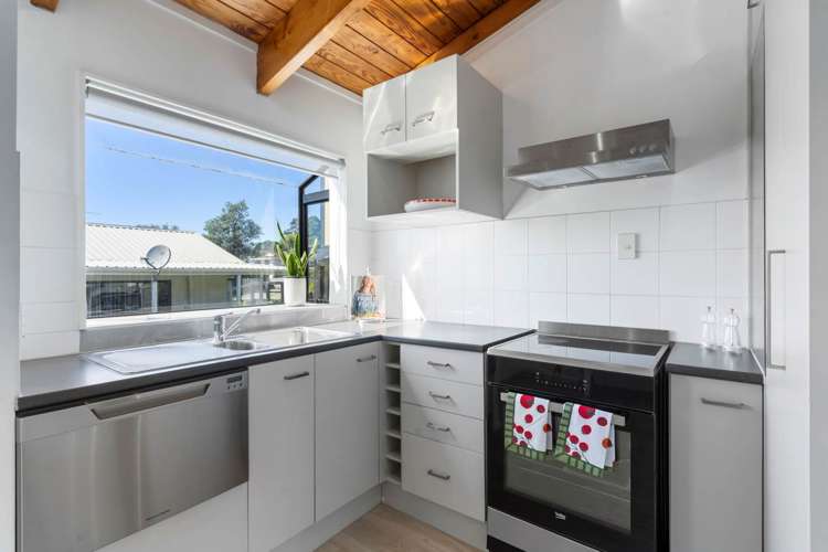 2/62 Trias Road Totara Vale_8