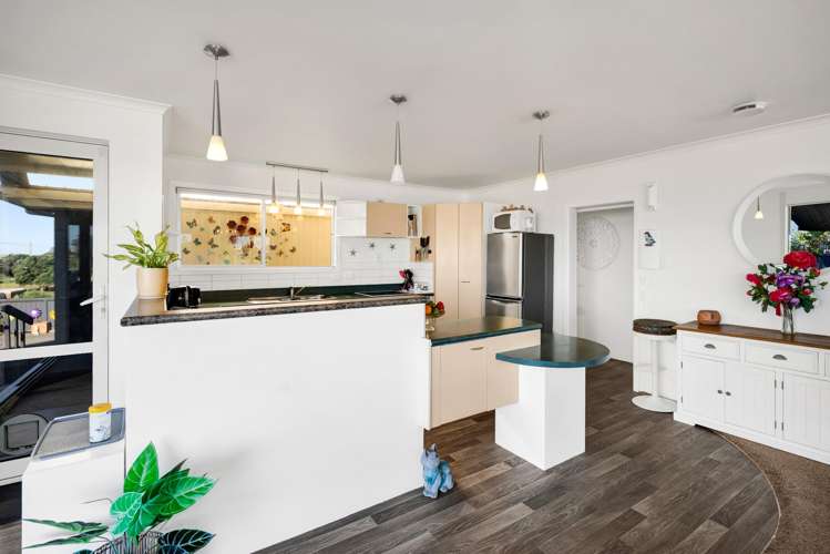 1 McLean Street Strandon_12