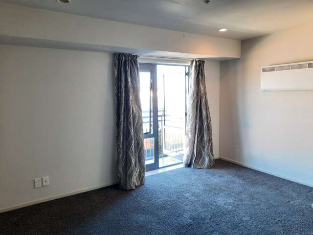 10 Crown Lynn Place 1732_1