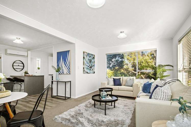 2/200 Dowse Drive Maungaraki_3