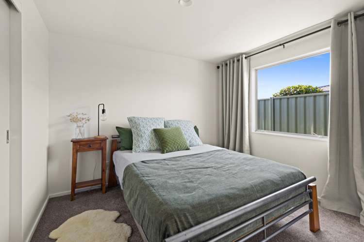 2 Queens Walk Taradale_16