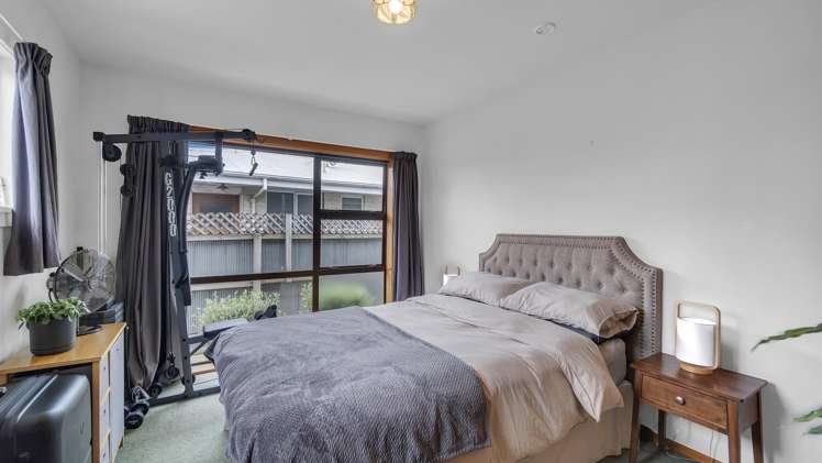 2/2 Greenpark Street_4