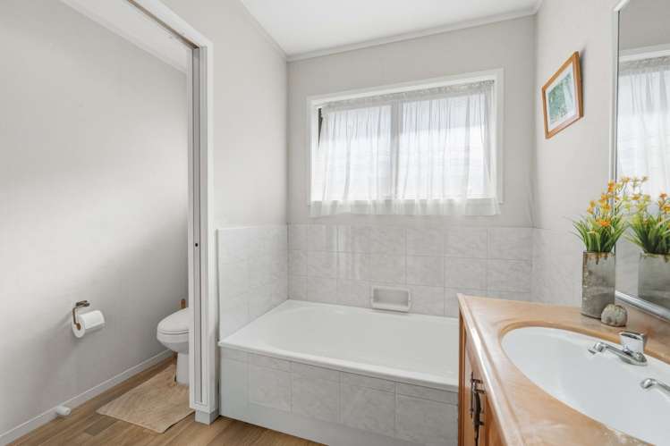 28 Evanda Crescent Conifer Grove_11
